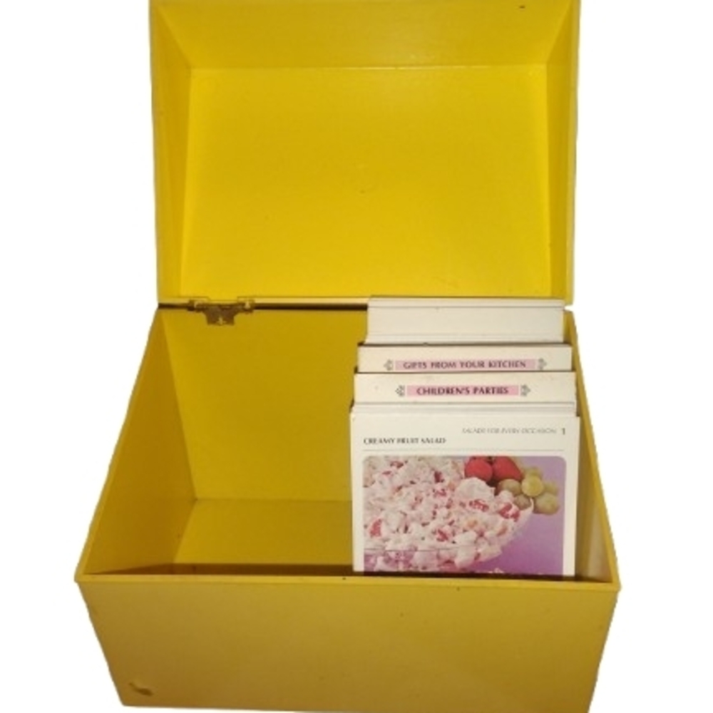 Vintage Betty Crocker Recipe Card Library With Two Tone Yellow Box 1971